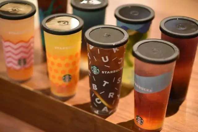 冰球革命，高效生產(chǎn)：大型杯裝冰球包裝設(shè)備助力飲料企業(yè)創(chuàng)新升級(jí)