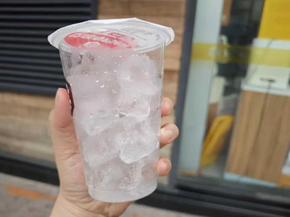 創(chuàng)新自動(dòng)化冰杯生產(chǎn)線——飲品行業(yè)的革命性變革，開啟智能生產(chǎn)新時(shí)代
