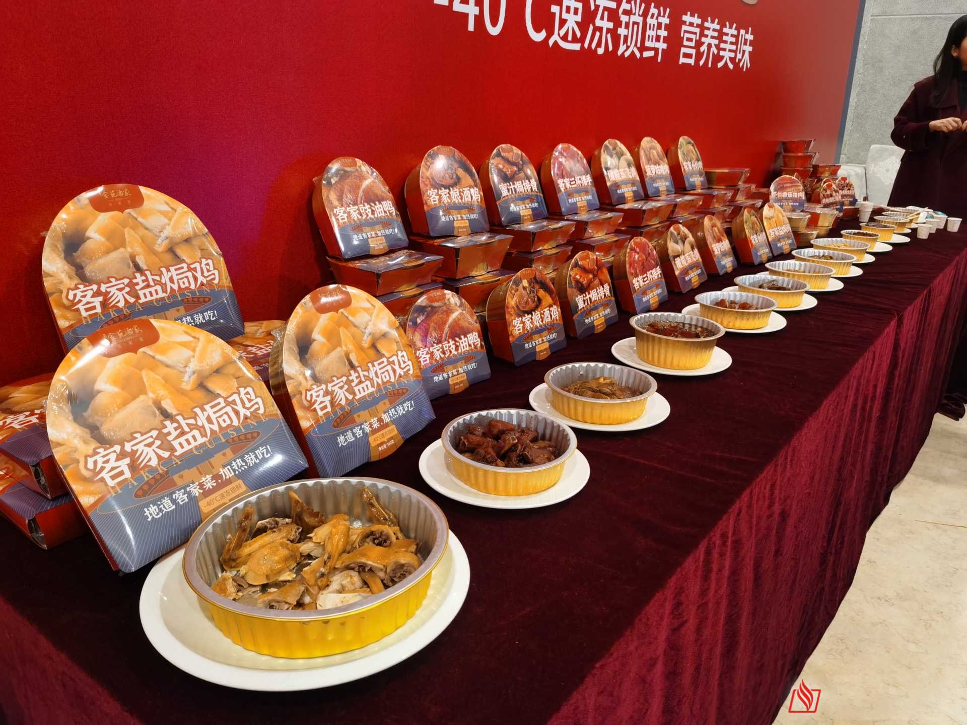 預(yù)制菜鎖鮮革命！一臺 “會呼吸” 的包裝機如何讓料理包媲美現(xiàn)做？
